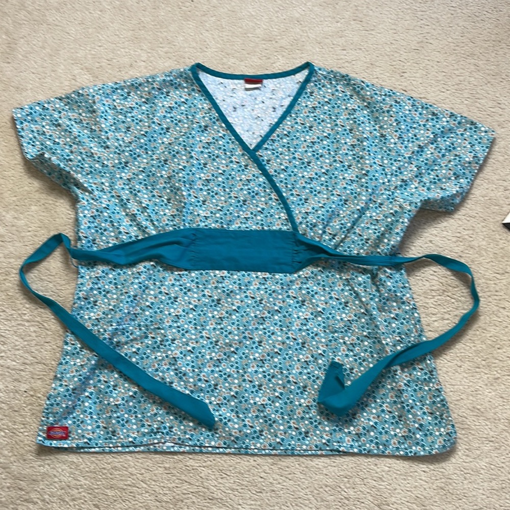 Dickies Tiny Flowers Pattern Tie Back Scrub Top In Size Large - Picture 6 of 13